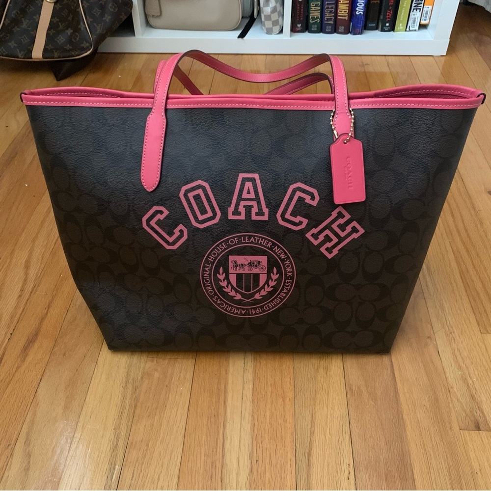 ✨Coach City Tote with Varsity Motif✨